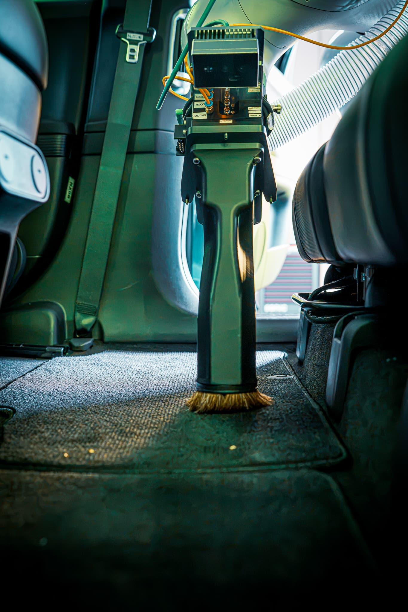 Seat cleaning tool